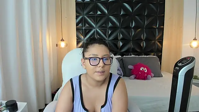 Snapshot of Rapthalia_ chatting on 04/15/26, 11:16 Rapthalia online show from 04/15/26, 11:16