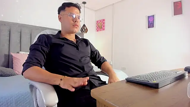 Liam ruse online show from 03/21/26, 08:12