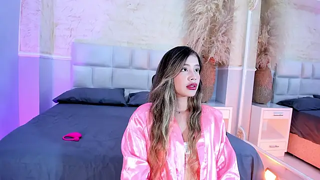 Snapshot of EmilyJohnsoon chatting on 04/16/26, 01:56 EmilyJohnsoon online show from 04/16/26, 01:56