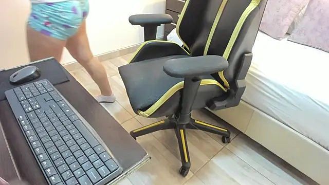 Snapshot of kira_relish chatting on 04/11/26, 11:03 kira relish online show from 04/11/26, 11:03