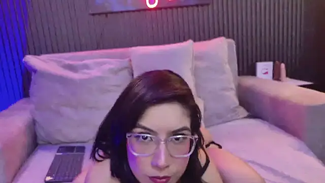 HannaMiller01  online show from 04/13/26, 07:52