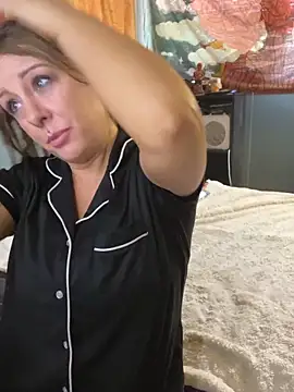 adirajade online show from 04/15/26, 07:43