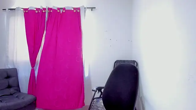 Snapshot of tara_thonson chatting on 03/31/26, 07:25 tara thonson online show from 03/31/26, 07:25