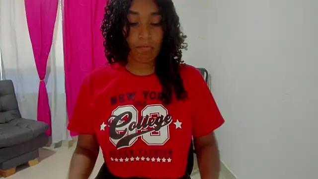 Snapshot of tara_thonson chatting on 04/04/26, 07:22 tara thonson online show from 04/04/26, 07:22