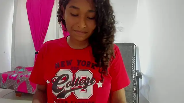 Snapshot of tara_thonson chatting on 04/10/26, 06:45 tara thonson online show from 04/10/26, 06:45