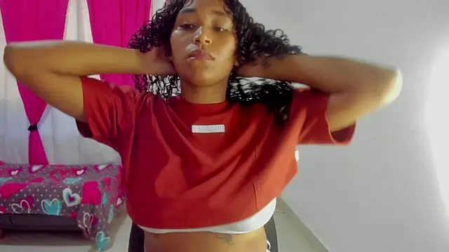 Snapshot of tara_thonson chatting on 04/15/26, 05:31 tara thonson online show from 04/15/26, 05:31