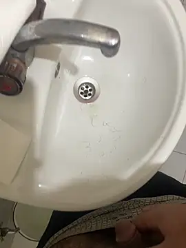 Snapshot of yassineamri chatting on 03/25/26, 08:48 yassineamri online show from 03/25/26, 08:48