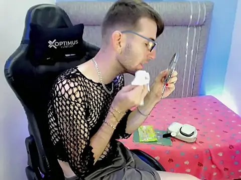 Snapshot of Dani_high chatting on 04/07/26, 12:27 Dani high online show from 04/07/26, 12:27