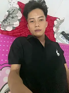 Nguyencuong1999 online show from 04/12/26, 06:02