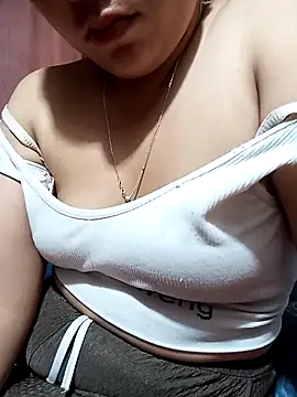 Hena   online show from 04/07/26, 02:06