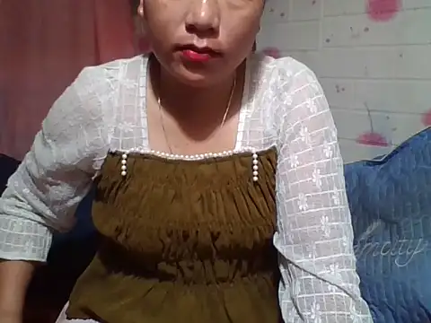 Hena   online show from 04/09/26, 10:59