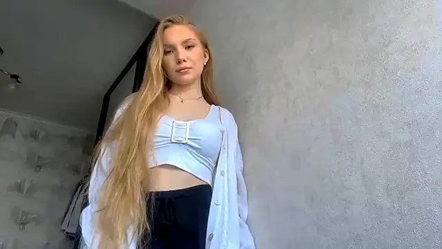 Snapshot of CarolineNine chatting on 03/27/26, 12:16 CarolineNine online show from 03/27/26, 12:16