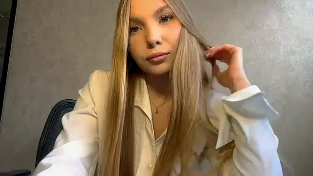 Snapshot of CarolineNine chatting on 03/29/26, 12:49 CarolineNine online show from 03/29/26, 12:49