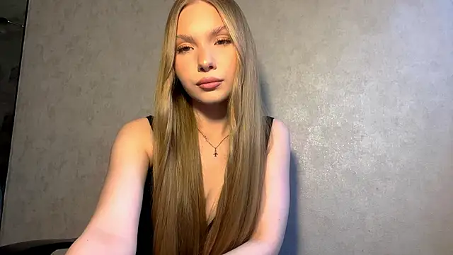 Snapshot of CarolineNine chatting on 04/10/26, 02:22 CarolineNine online show from 04/10/26, 02:22