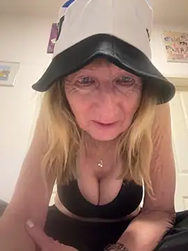 MatureKim online show from 04/04/26, 06:27