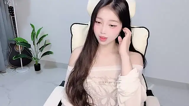 Yukiy8877 online show from 04/01/26, 09:45