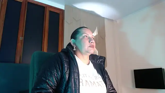 mia coral1 online show from 04/07/26, 01:50