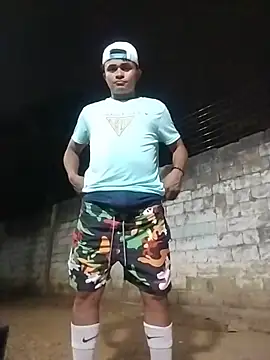 Snapshot of HOTRAINYGOLDEN chatting on 03/29/26, 02:33 HOTRAINYGOLDEN online show from 03/29/26, 02:33