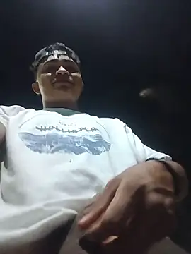 Snapshot of HOTRAINYGOLDEN chatting on 04/01/26, 02:23 HOTRAINYGOLDEN online show from 04/01/26, 02:23