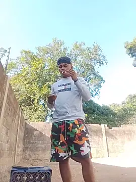 Snapshot of HOTRAINYGOLDEN chatting on 04/03/26, 08:40 HOTRAINYGOLDEN online show from 04/03/26, 08:40