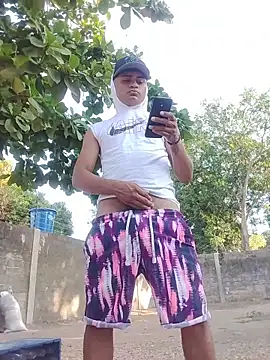 Snapshot of HOTRAINYGOLDEN chatting on 04/05/26, 11:51 HOTRAINYGOLDEN online show from 04/05/26, 11:51