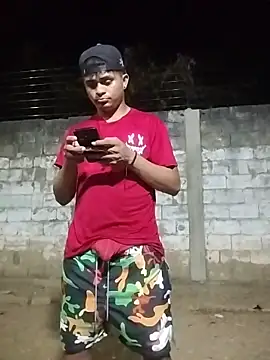 Snapshot of HOTRAINYGOLDEN chatting on 04/10/26, 01:44 HOTRAINYGOLDEN online show from 04/10/26, 01:44