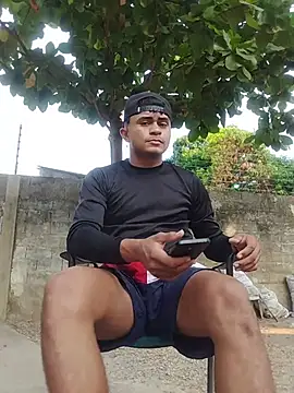 Snapshot of HOTRAINYGOLDEN chatting on 04/13/26, 11:27 HOTRAINYGOLDEN online show from 04/13/26, 11:27