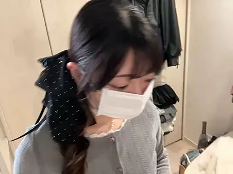 y-u-r-a-33 online show from 04/08/26, 08:36