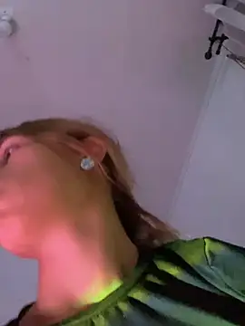 Snapshot of Andreakriss chatting on 04/04/26, 02:10 Andreakriss online show from 04/04/26, 02:10