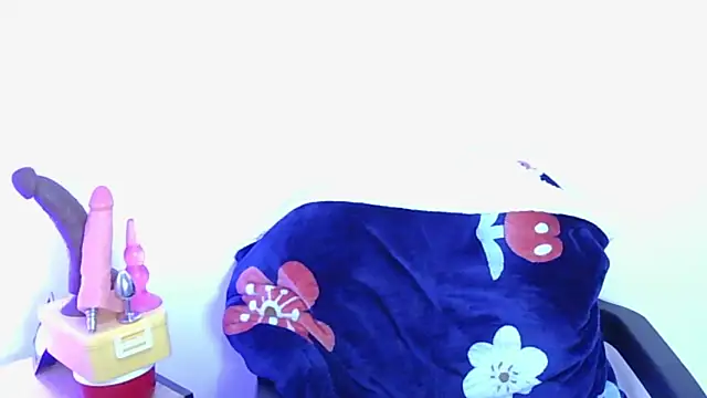 Snapshot of zyra_vex chatting on 04/05/26, 12:30 zyra vex online show from 04/05/26, 12:30