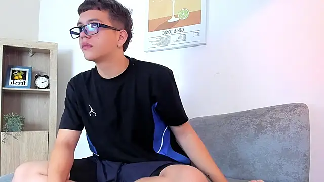 Snapshot of dennis_hills chatting on 03/25/26, 12:44 dennis hills online show from 03/25/26, 12:44