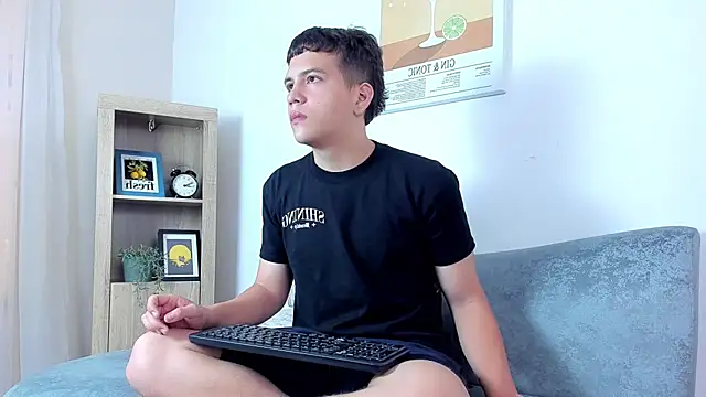 Snapshot of dennis_hills chatting on 03/26/26, 12:33 dennis hills online show from 03/26/26, 12:33