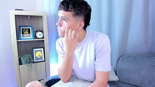 Snapshot of dennis_hills chatting on 04/04/26, 12:13 dennis hills online show from 04/04/26, 12:13