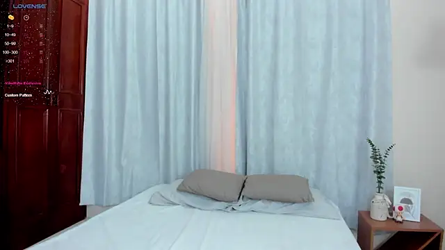 Snapshot of dennis_hills chatting on 04/13/26, 08:03 dennis hills online show from 04/13/26, 08:03