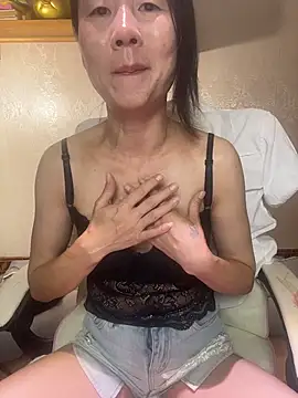 Snapshot of lilysister66 chatting on 04/16/26, 03:24 lilysister66 online show from 04/16/26, 03:24