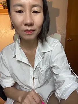 lilysister66 online show from 06/19/26, 04:33
