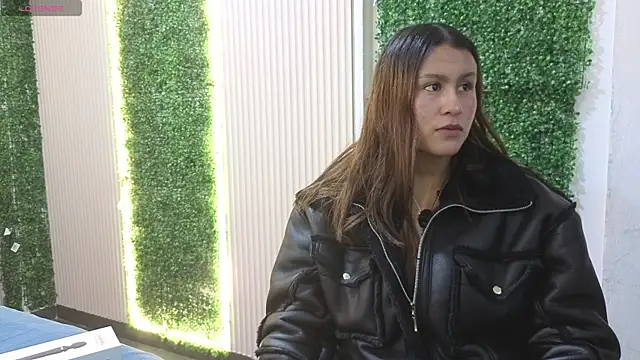 Snapshot of sara_blue13 chatting on 04/09/26, 01:05 sara blue13 online show from 04/09/26, 01:05