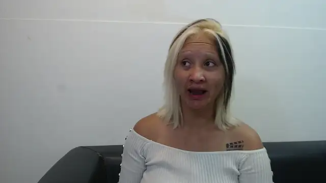 Snapshot of dafne_kim chatting on 04/14/26, 12:44 dafne kim online show from 04/14/26, 12:44