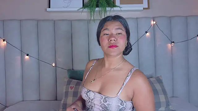 Snapshot of AhslyEvans__ chatting on 04/03/26, 11:19 AhslyEvans online show from 04/03/26, 11:19