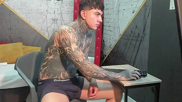 Snapshot of Gury_tattoo chatting on 04/08/26, 04:40 Gury tattoo online show from 04/08/26, 04:40