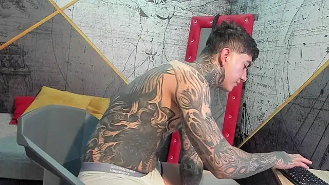 Snapshot of Gury_tattoo chatting on 04/09/26, 04:34 Gury tattoo online show from 04/09/26, 04:34