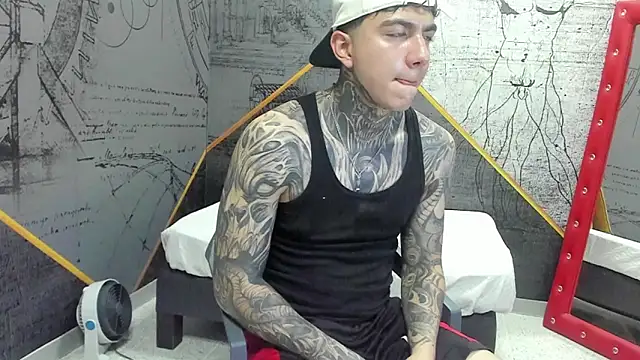 Snapshot of Gury_tattoo chatting on 04/13/26, 05:18 Gury tattoo online show from 04/13/26, 05:18