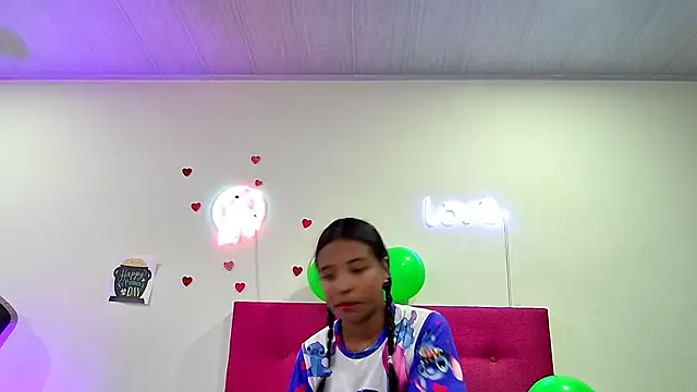 Snapshot of Ellie_Cute7 chatting on 03/23/26, 07:18 Ellie Cute7 online show from 03/23/26, 07:18