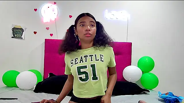 Snapshot of Ellie_Cute7 chatting on 04/02/26, 07:22 Ellie Cute7 online show from 04/02/26, 07:22