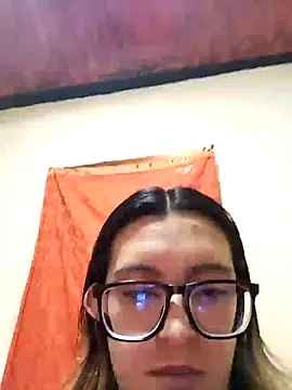 Snapshot of Greta_silber26 chatting on 04/04/26, 07:00 Greta silber26 online show from 04/04/26, 07:00