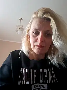 MiaLove183 online show from 04/01/26, 01:52