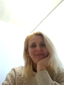 MiaLove183 online show from 04/18/26, 11:25