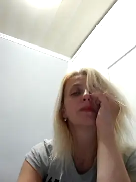 MiaLove183 online show from 07/10/26, 01:47