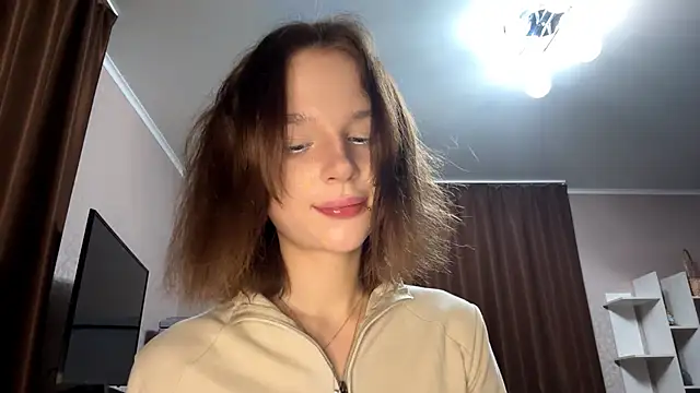 Snapshot of asunanue chatting on 04/11/26, 10:14 asunanue online show from 04/11/26, 10:14