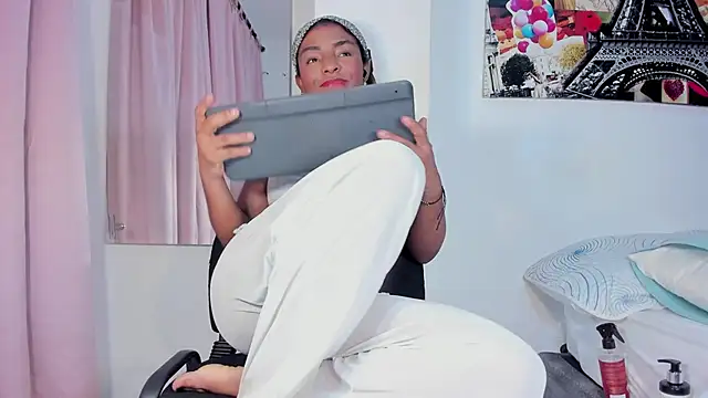 AbrilW1 online show from 04/11/26, 02:49